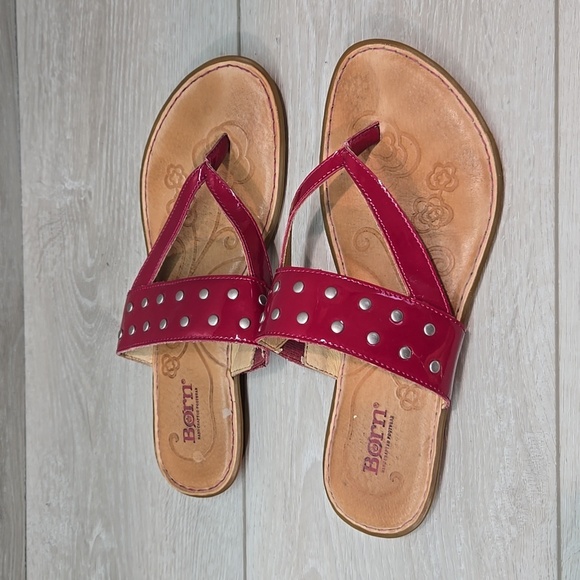 Born Women Leather T Strap Red Studded Flats Sandals Shoes Sz 8 - Picture 2 of 11
